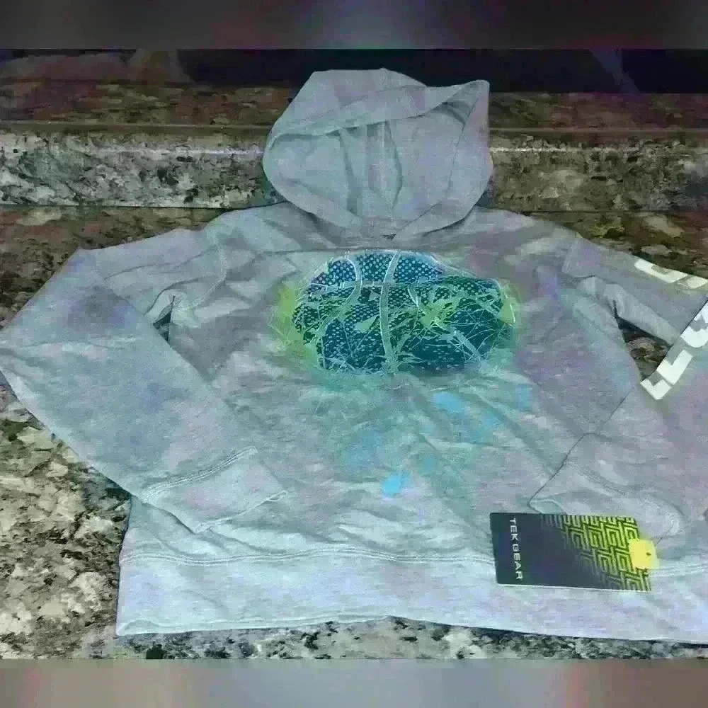 Tek gear boys long sleeves size small period fast break design. Youth size small